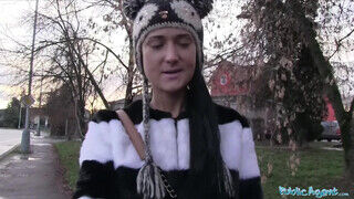 Public Agent - aranyos ruszki bige az utcáról