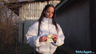 Public Agent - Szenvedélyes sovány fiatalasszony pénzért kúr