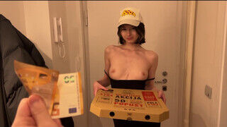 Cutie Kim a izgató pizzafutár