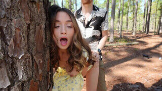 Brooke Tilli megkefélve az erdőben